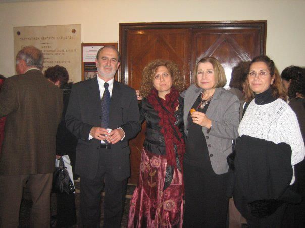 Παρουσίαση του βιβλίου του Νίκου Οικονομίδη «Η Ελληνική ενδυμασία το ιστορικό οδοιπορικό της και ο κοινωνικός της ρόλος» των Εκδόσεων Δωδώνη στο Πνευματικό Κέντρο Ηπειρωτών Δεκέμβριος 2008, φωτογραφία 10 από 14